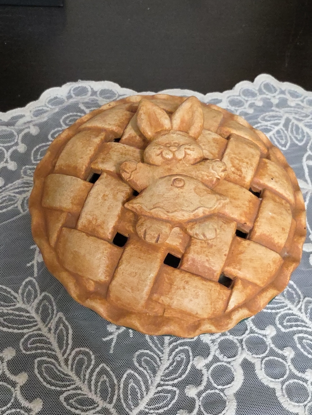 Brown Ceramic Bunny Lattice Pie Jar - Decorative Bakeware